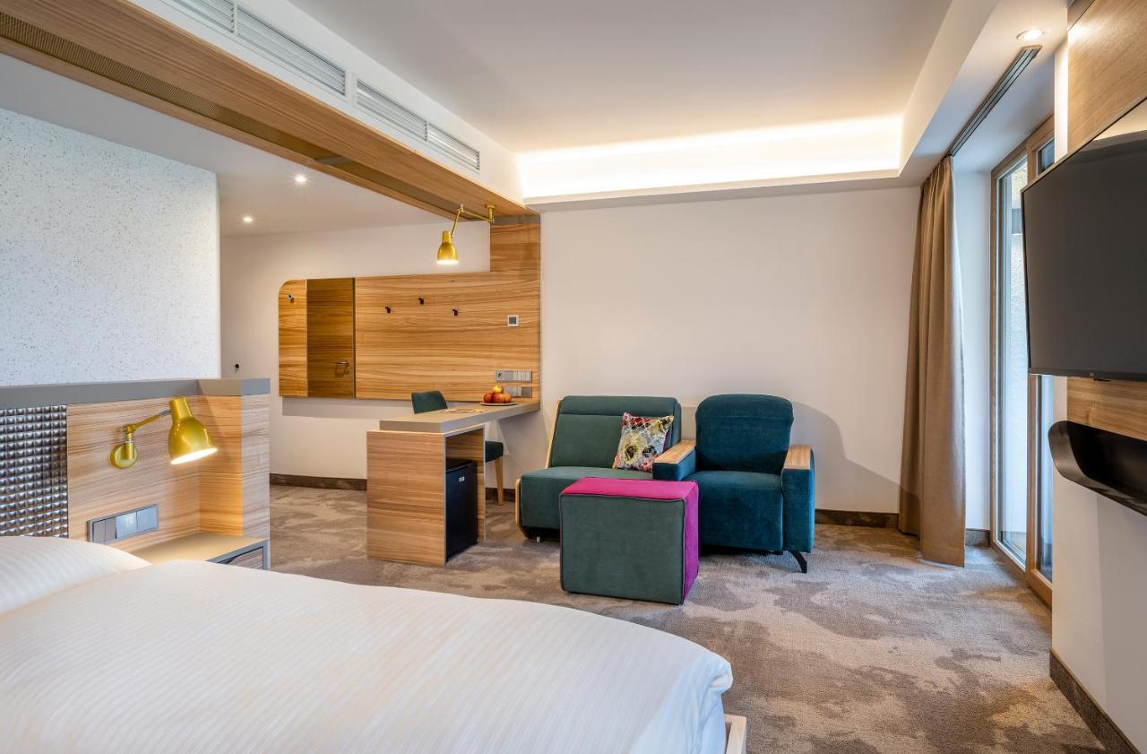 Hotel Frechdachs บาดฟึสซิง ภายนอก รูปภาพ