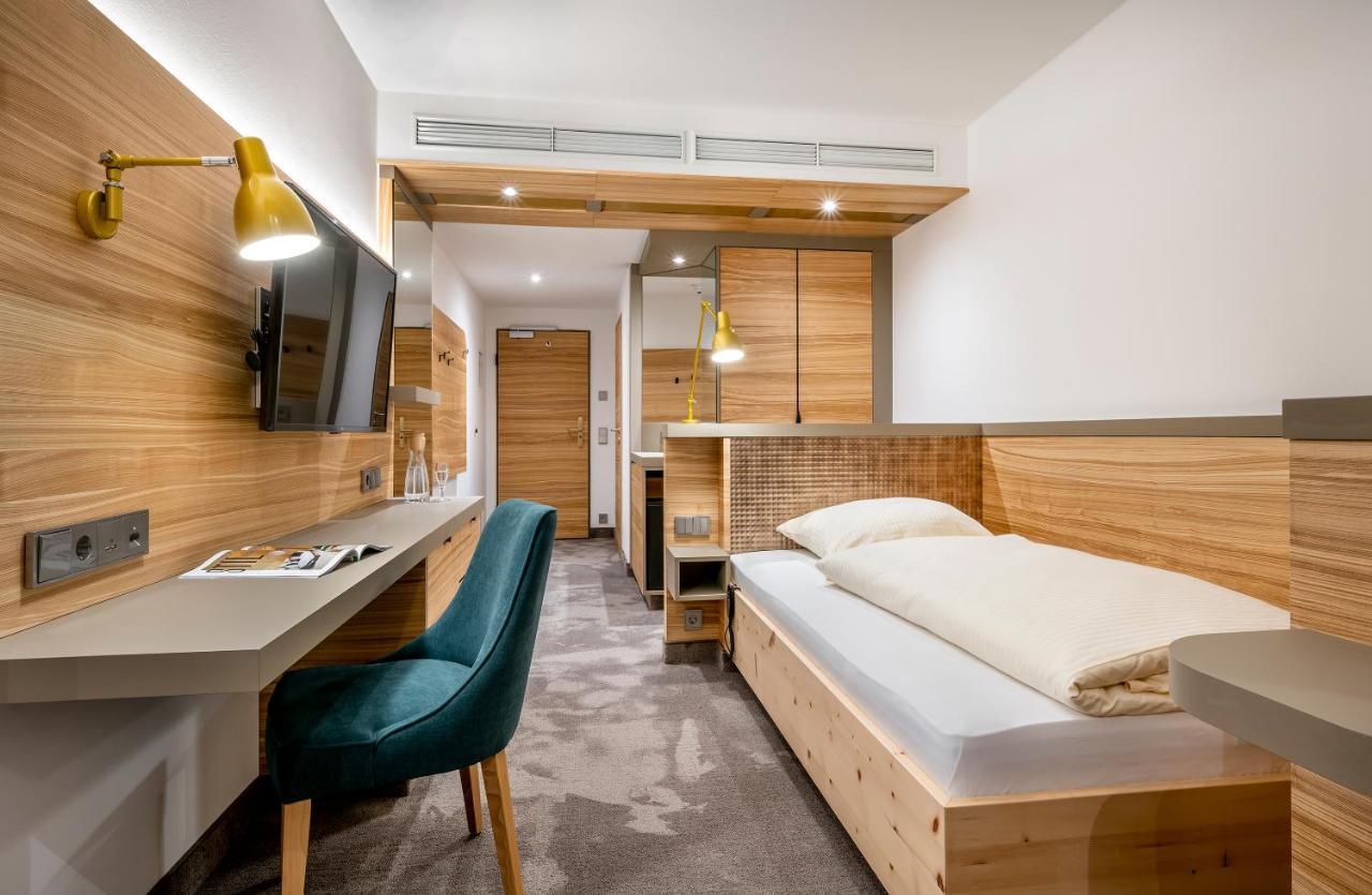 Hotel Frechdachs บาดฟึสซิง ภายนอก รูปภาพ