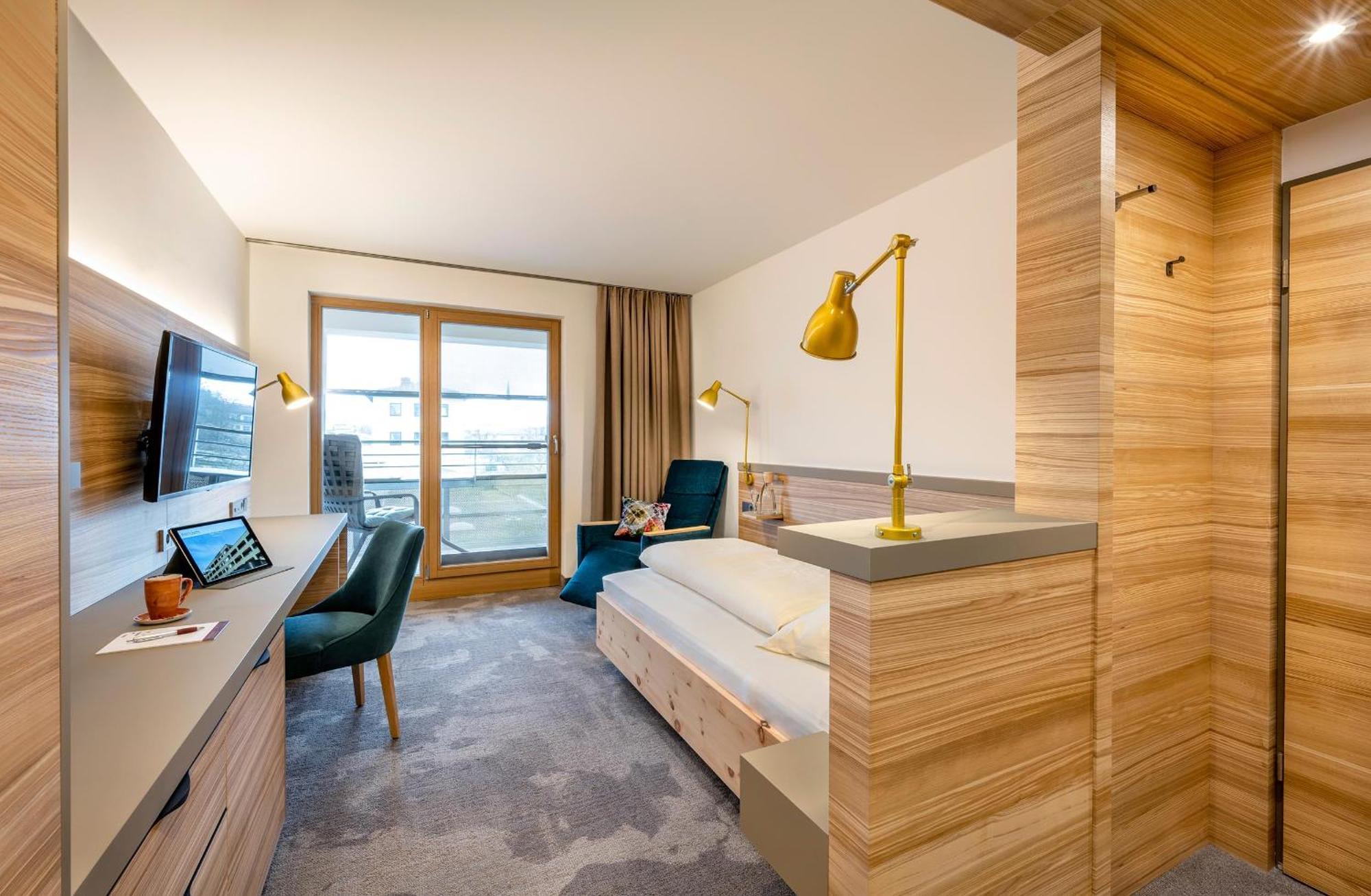 Hotel Frechdachs บาดฟึสซิง ภายนอก รูปภาพ