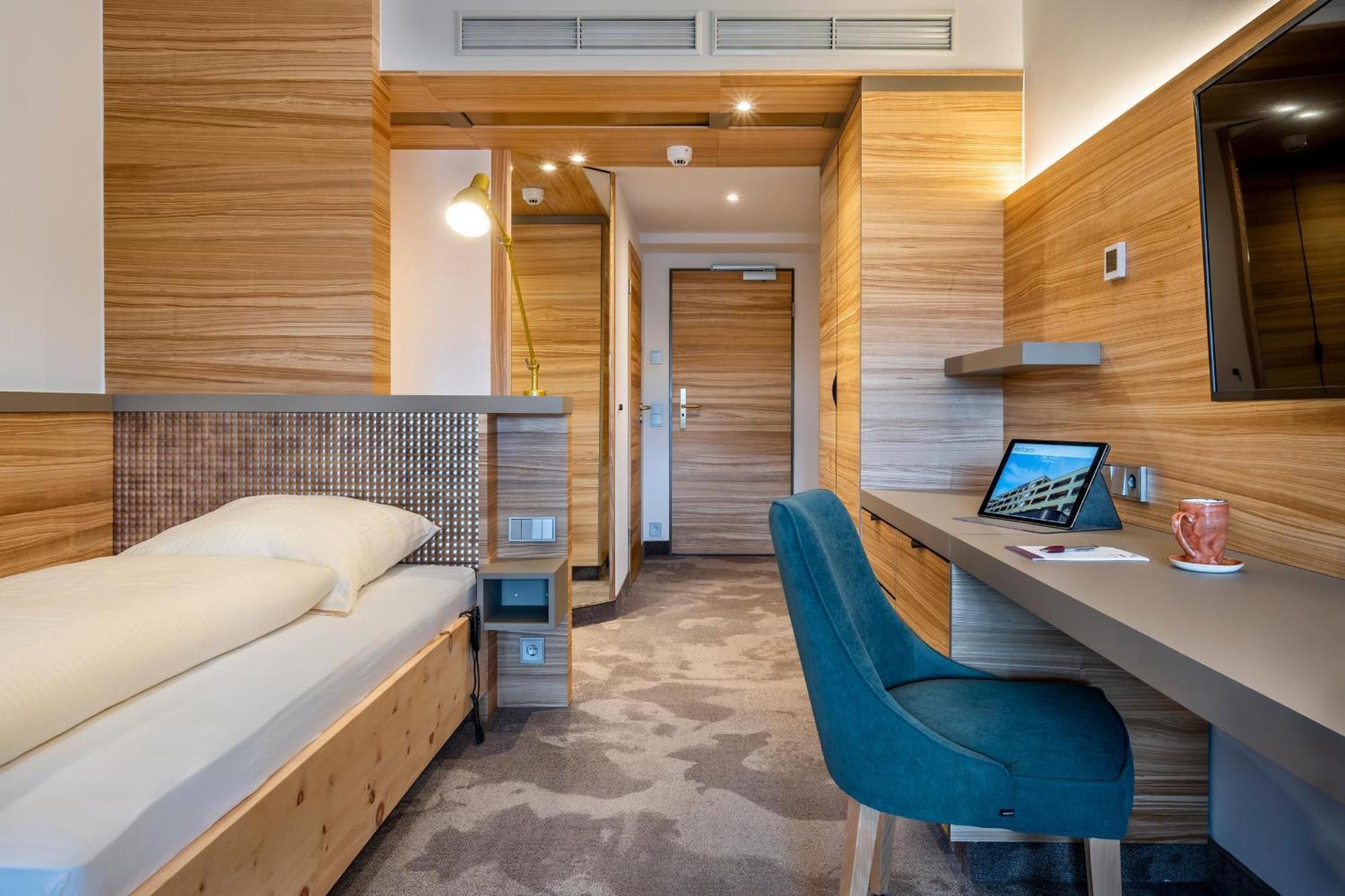 Hotel Frechdachs บาดฟึสซิง ภายนอก รูปภาพ