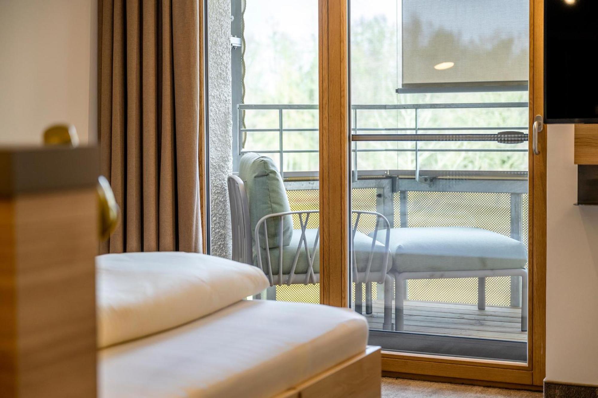 Hotel Frechdachs บาดฟึสซิง ภายนอก รูปภาพ