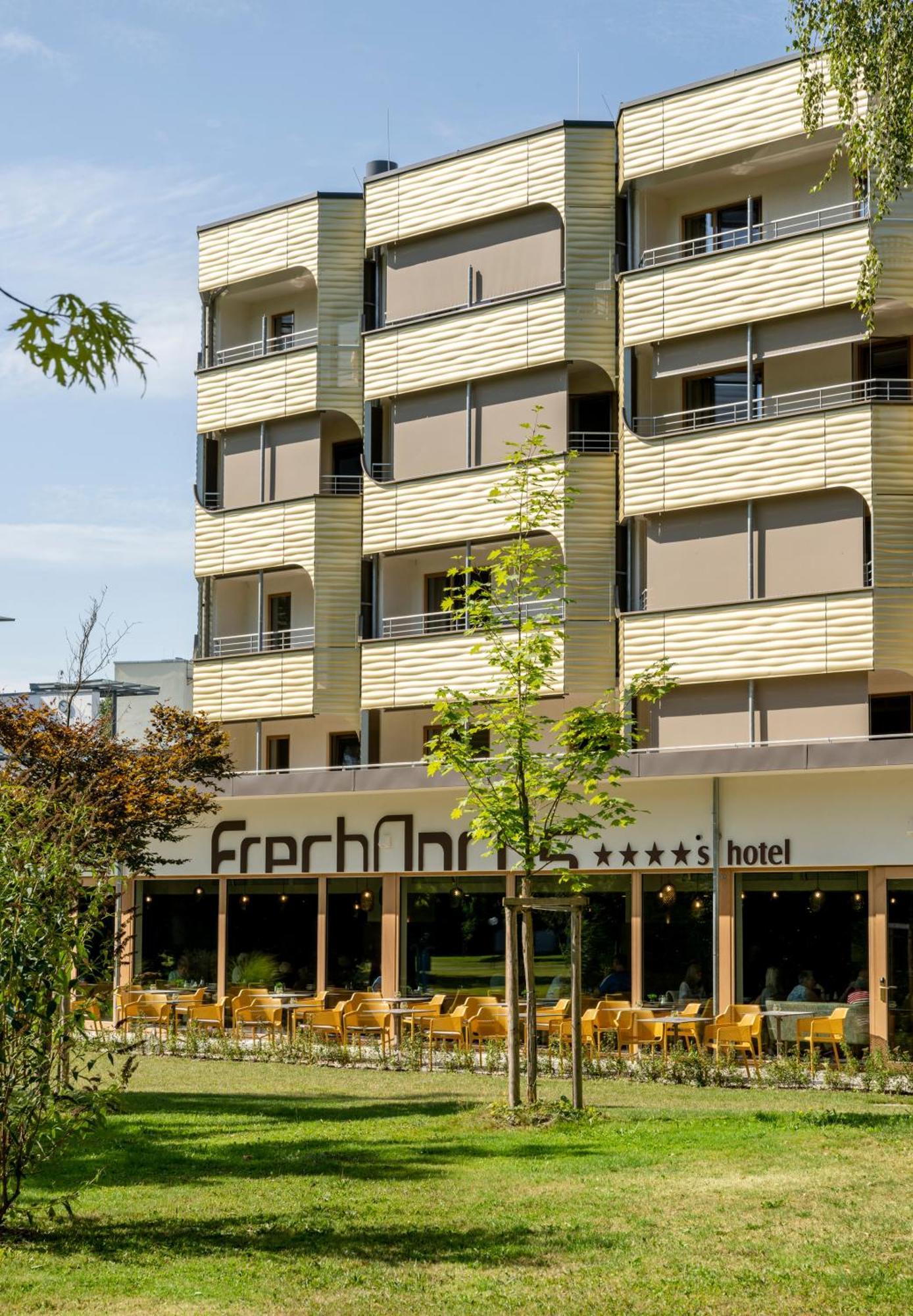 Hotel Frechdachs บาดฟึสซิง ภายนอก รูปภาพ