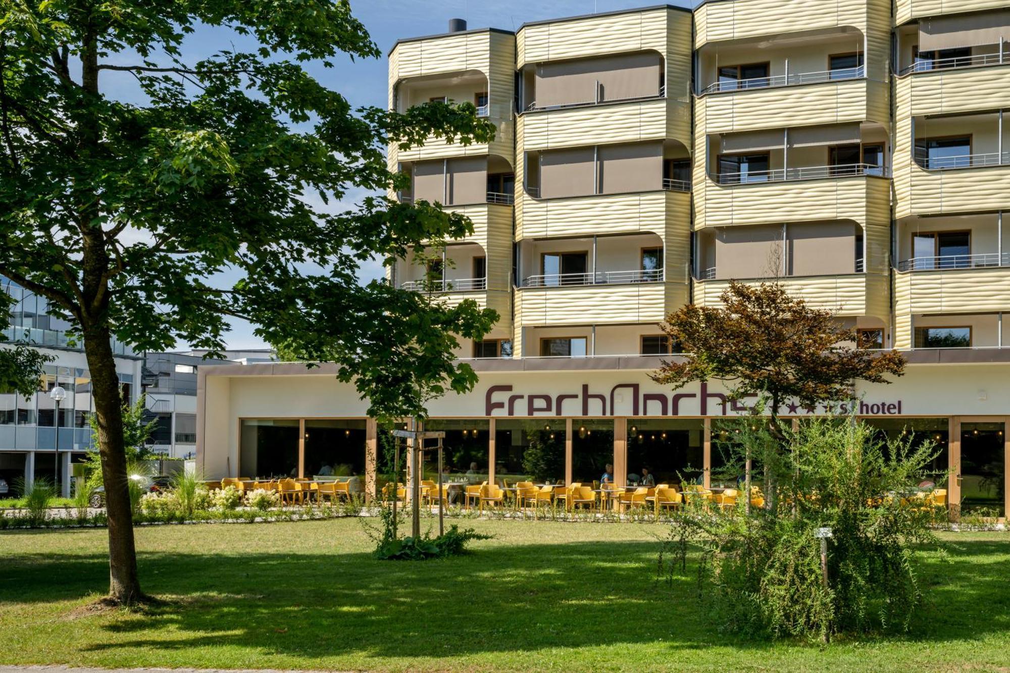 Hotel Frechdachs บาดฟึสซิง ภายนอก รูปภาพ