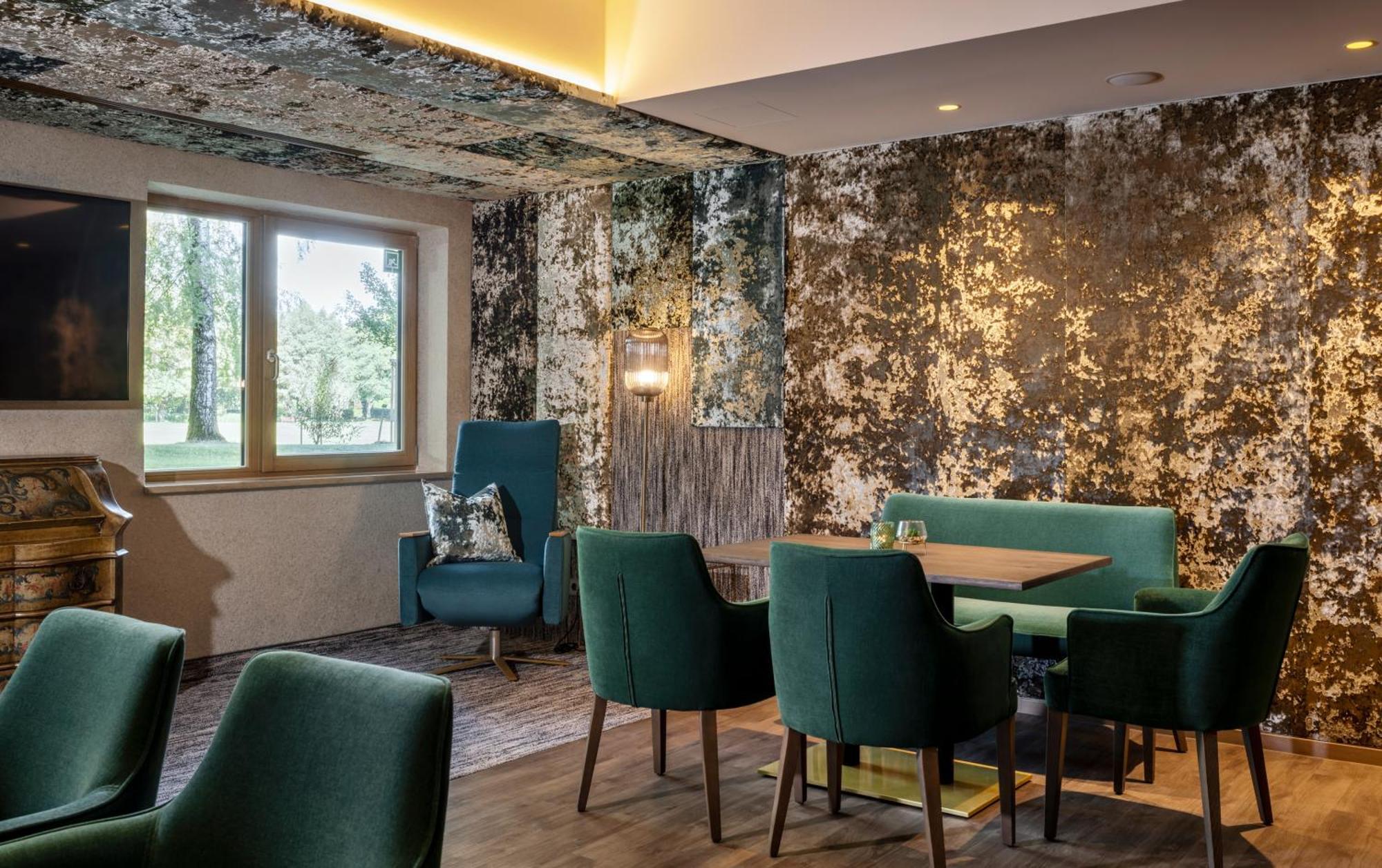Hotel Frechdachs บาดฟึสซิง ภายนอก รูปภาพ