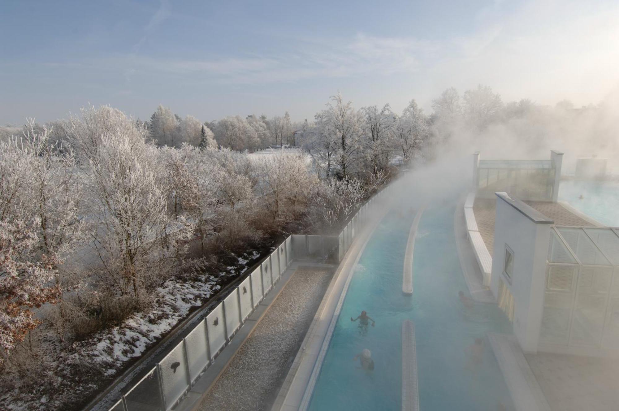 Hotel Frechdachs บาดฟึสซิง ภายนอก รูปภาพ